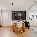 Charming Top-floor Apartment Düsseldorf